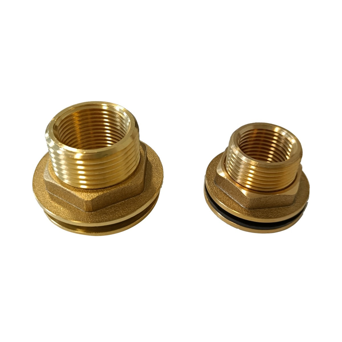Tank feedthrough threaded fitting made of brass