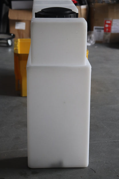 Radkastentank 70L Flachtank mit Anschlüssen Trinkwassertank - Prototyp